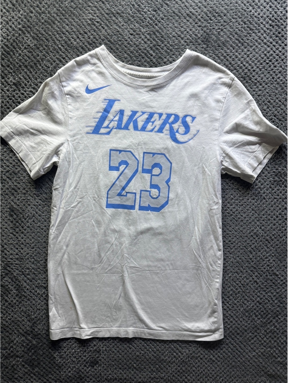 LeBron James Lakers 23 white men’s small T-shirt 622